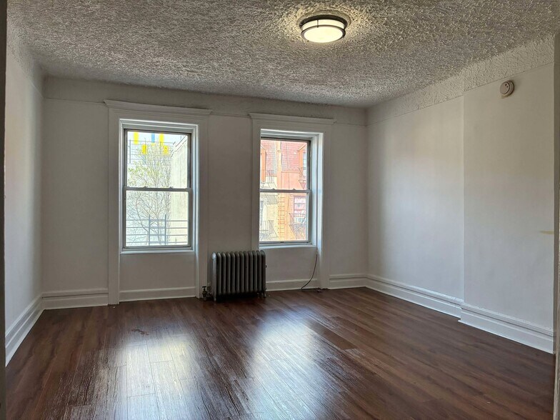 Primary Photo - 556 W 161st St