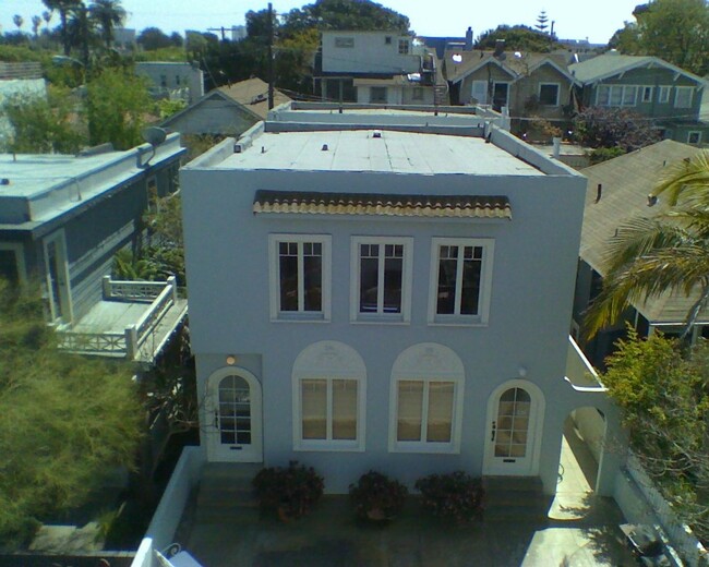 Building Photo - 124-128 Breeze Ave.-126