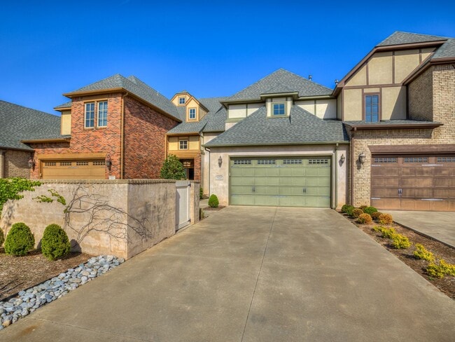 Building Photo - Luxury Townhome in Edmond + Near Rose Cree...