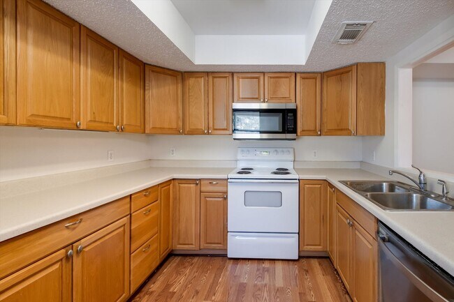 Building Photo - 8548 Echo Creek Ln