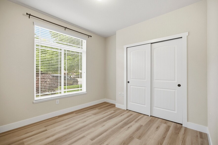 Building Photo - 2445 Windrow Dr