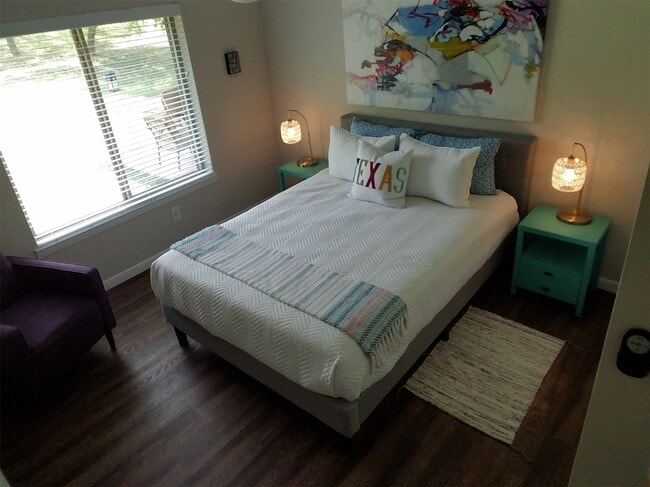 Building Photo - 2055 Island View