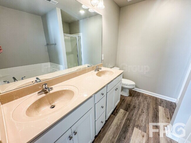 Building Photo - 102 Michael Thomas Pl