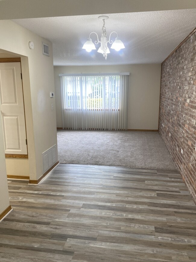 Building Photo - 852 Stonegate Ct