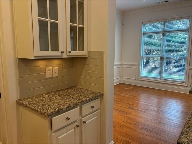 Building Photo - 10424 Park Walk Point