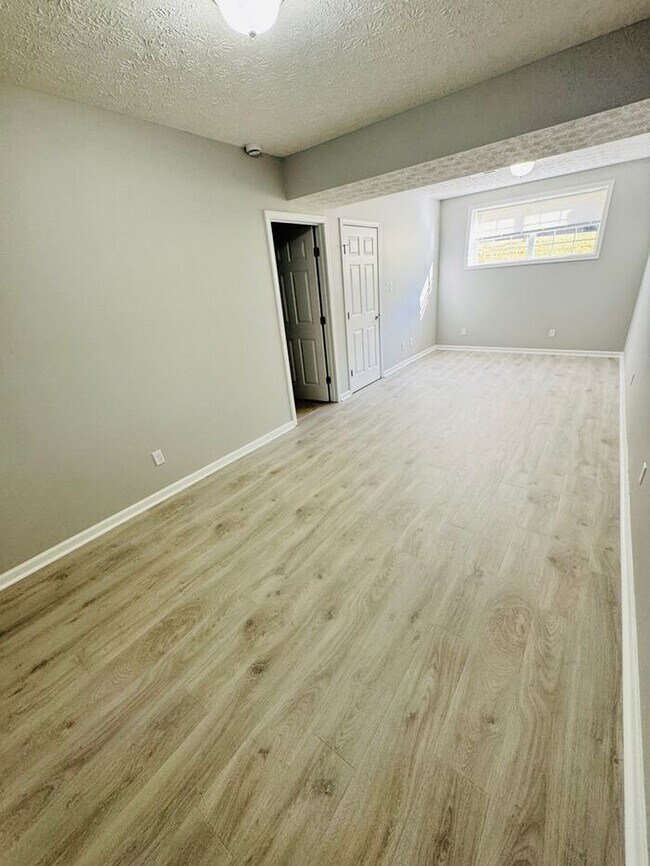 Building Photo - Split-Foyer Charm with Modern Upgrades in West Knox