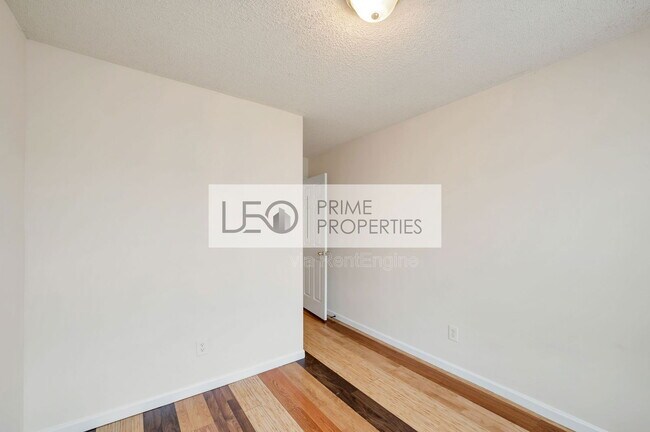 Building Photo - 950 Parkway Rd