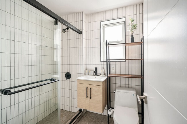 Building Photo - 359 W 39th St