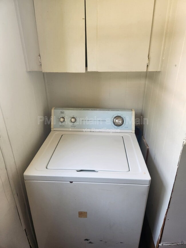 Building Photo - 9 Grateful Way