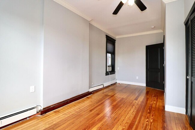Building Photo - 388 Baldwin Ave