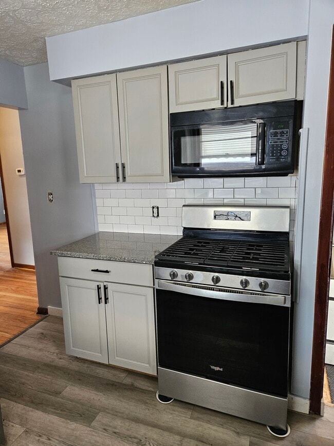 Building Photo - 18990 Raymond St