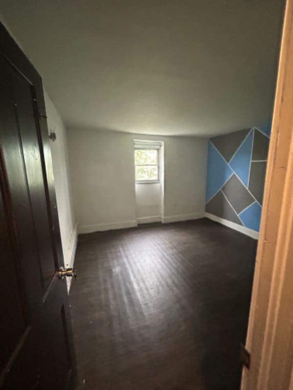 Building Photo - 716 E Mahanoy St