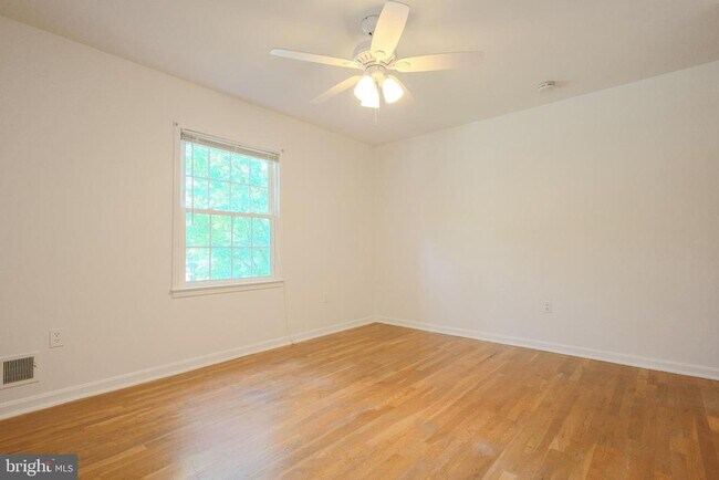 Building Photo - 6431 Brentford Dr