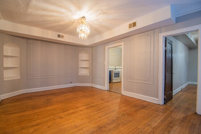 Building Photo - 7839 S Kingston Ave