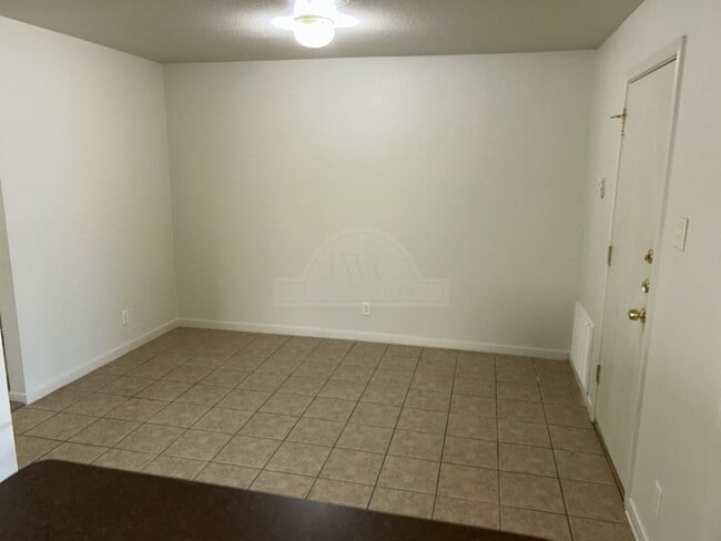 Building Photo - 2100 Schorn Dr