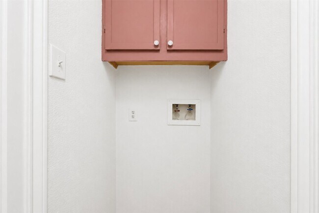 Building Photo - 7518 Alcomita Dr