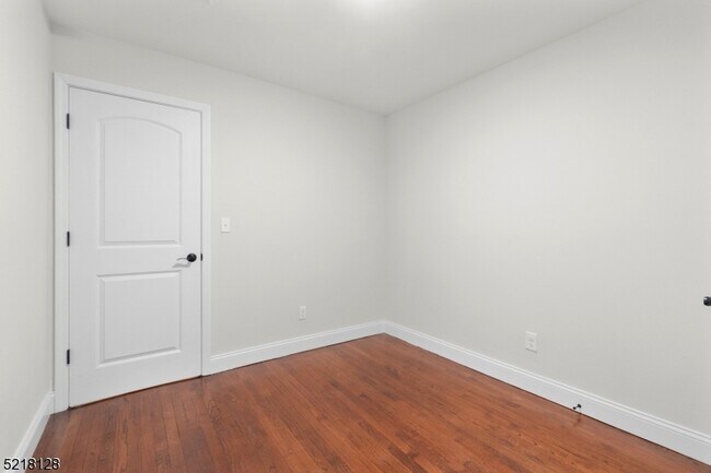 Building Photo - 173 Oakwood Pl