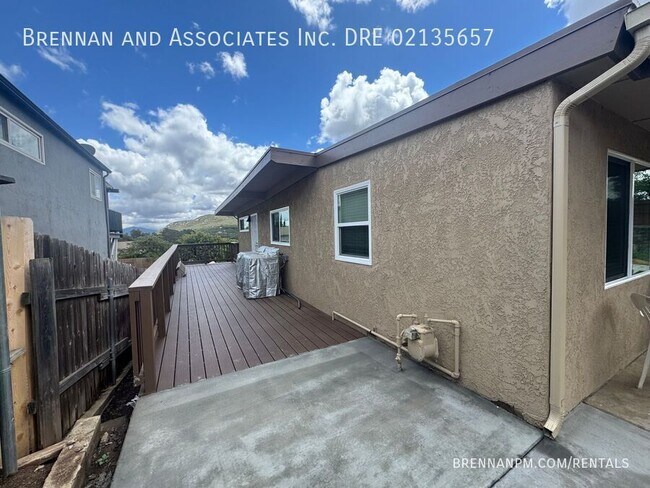 Building Photo - 330 Lento Ln