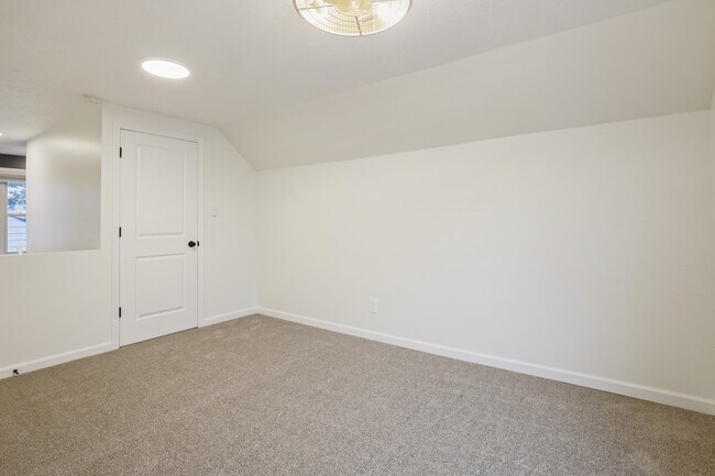 Building Photo - 1003 E Hopkins Dr