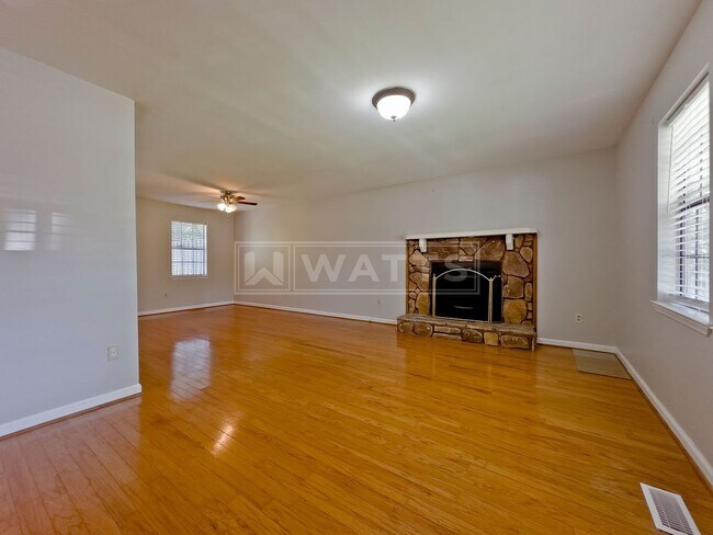 Building Photo - 3803 Crosby Dr