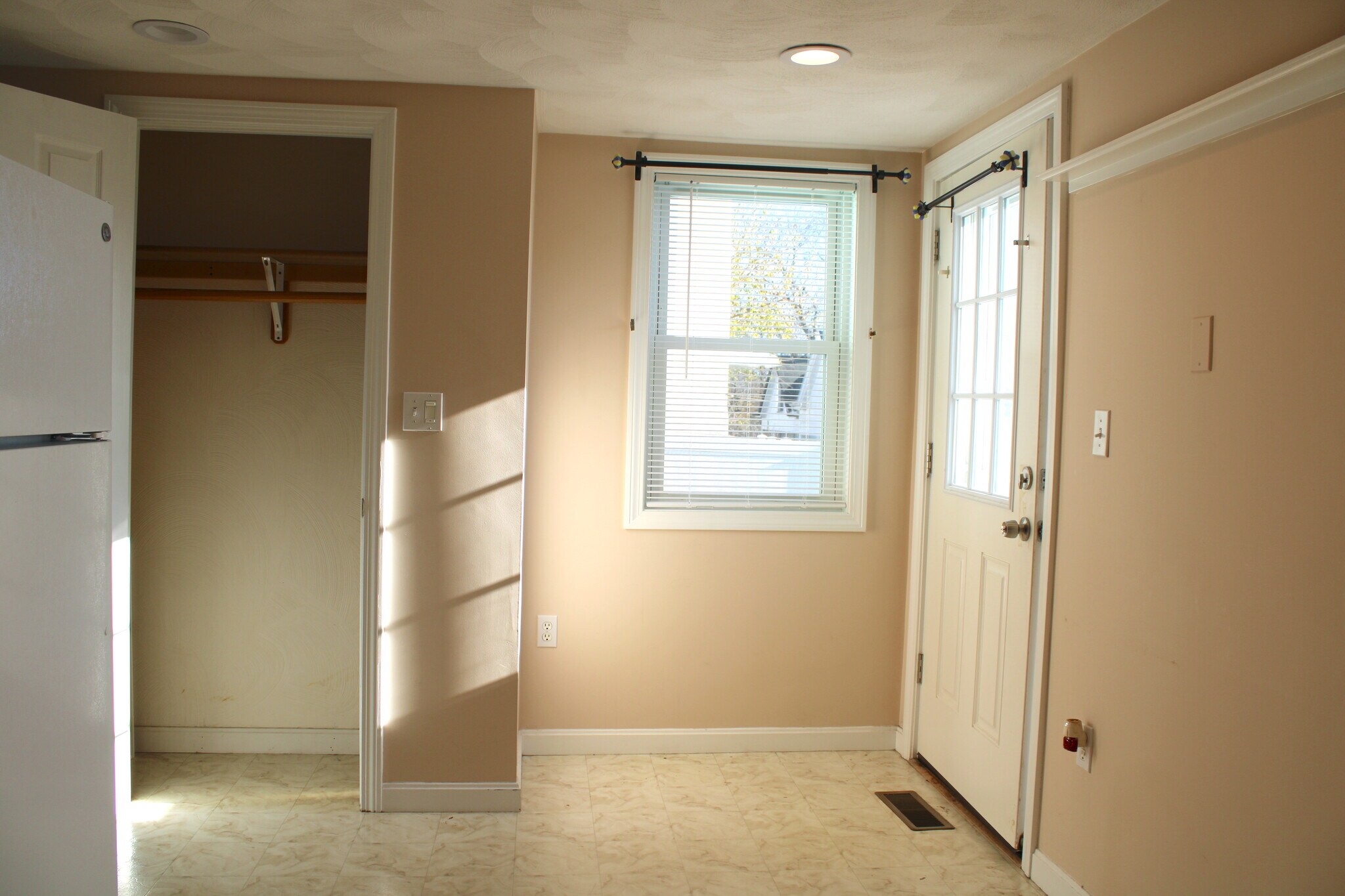 Building Photo - 42 Preston Rd