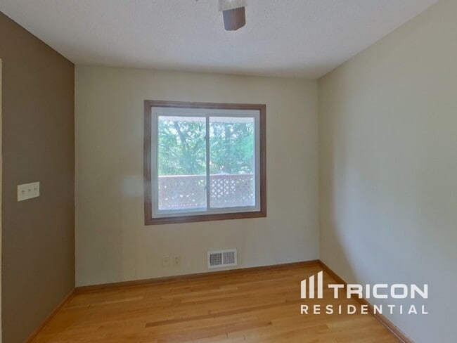 Building Photo - 2660 Roth Pl