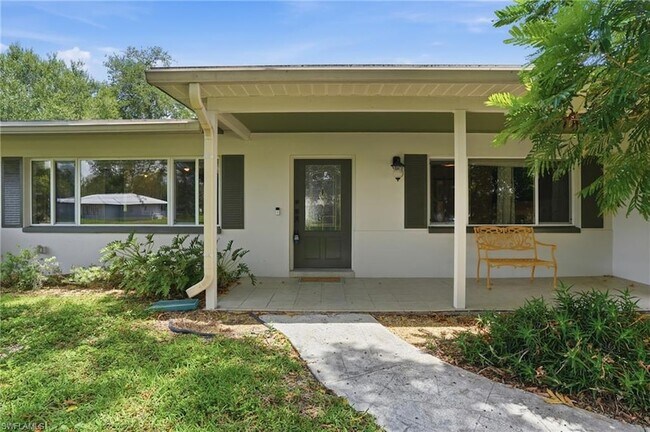 Building Photo - 55 Aqua Ln