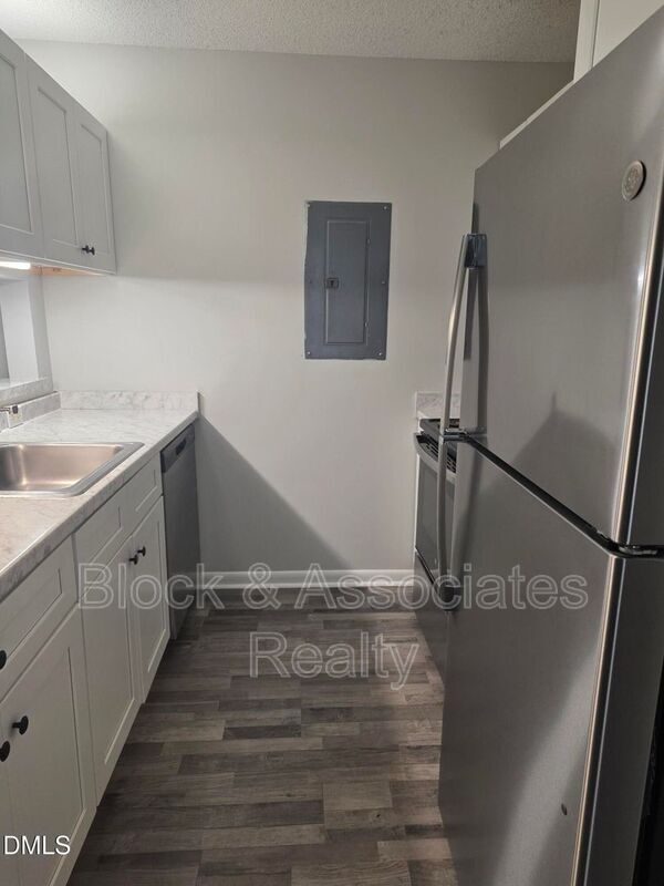 Building Photo - 1411 Collegiate Cir