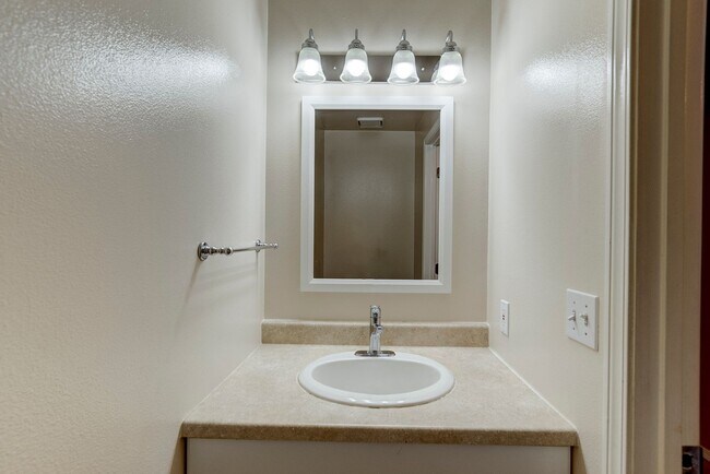 Building Photo - Charming Admirals Cove Home with Bonus Roo...