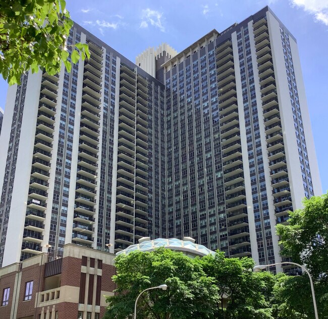 Primary Photo - 400 E Randolph St