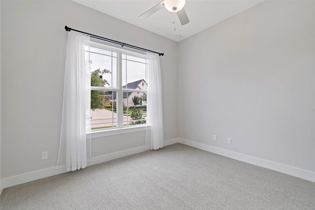 Building Photo - 7327 Sunny Oak Ln