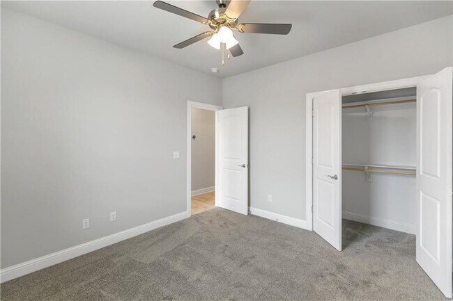 Building Photo - 520 Piper Ln