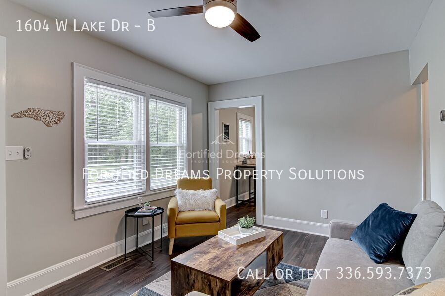 Building Photo - 1604 W Lake Dr