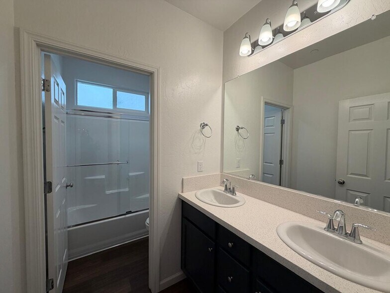 Building Photo - 6659 E Vassar Ave