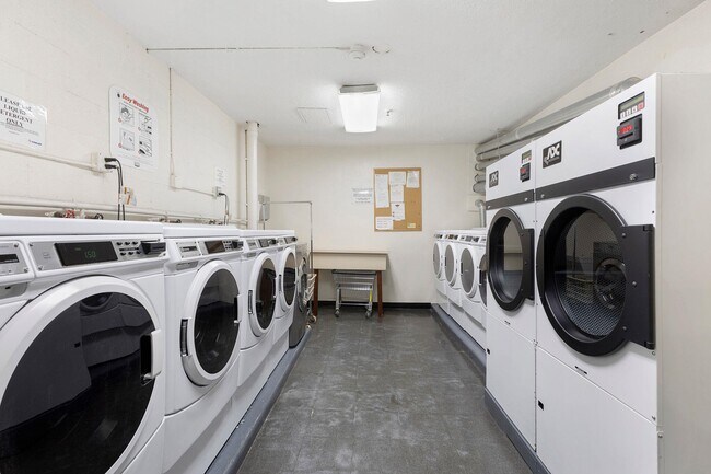 Building Photo - 2787 John F. Kennedy Blvd