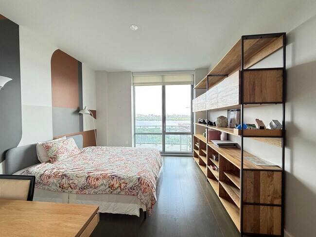 Building Photo - 320 Adolphus Ave