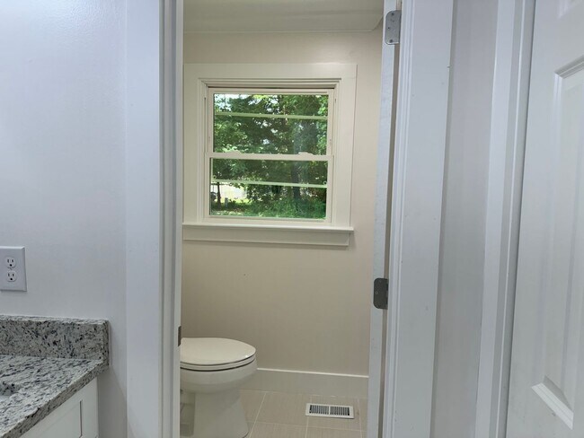 Building Photo - Renovated 3 BR Home in the Heart of Murfre...