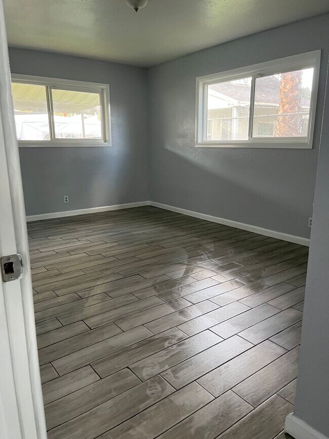 Building Photo - Sierra Way (1726 North)