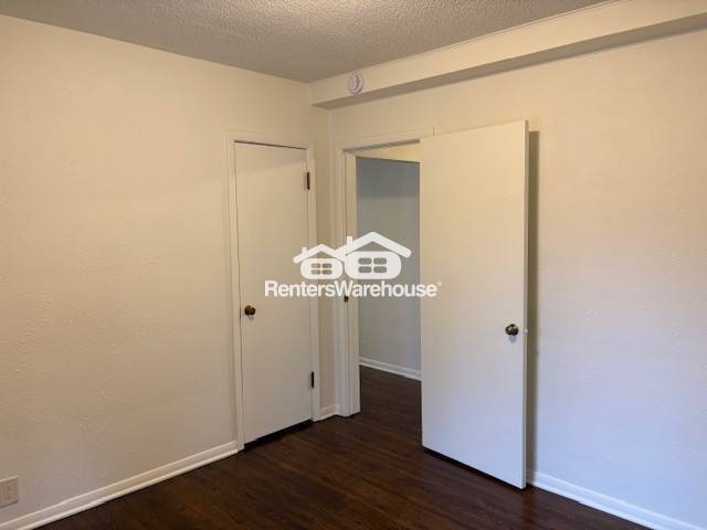Building Photo - 132 Elm St S