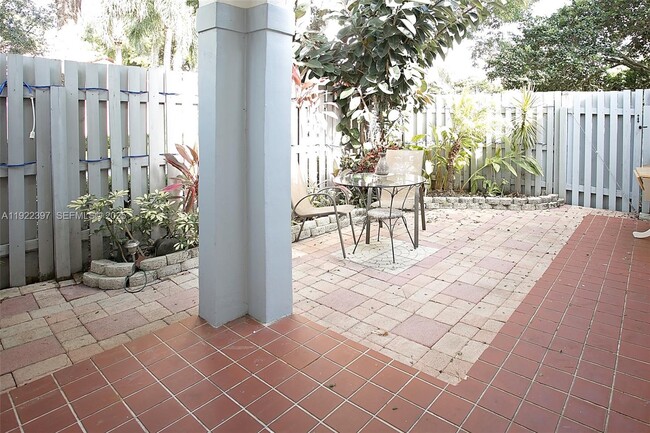 Building Photo - 1361 Cottonwood Cir