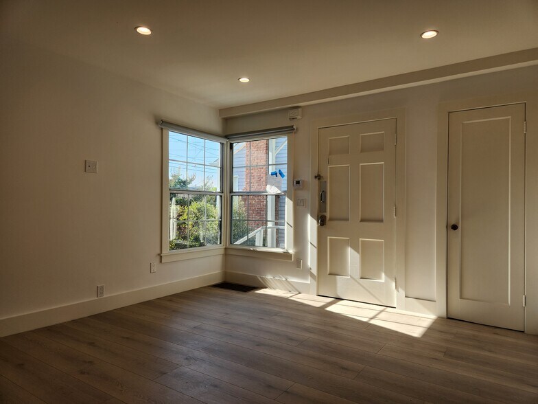 Building Photo - 530 Richmond St