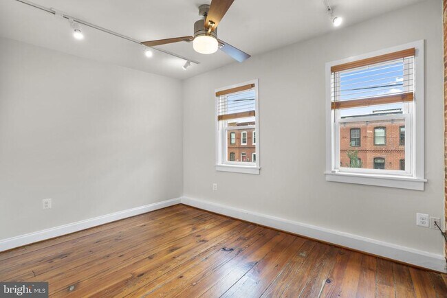 Building Photo - 112 E Randall St