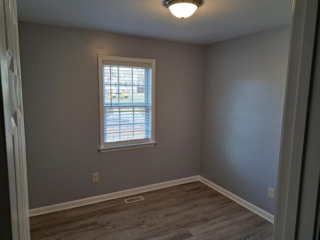 Building Photo - Great Townhome
