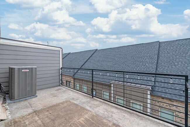 Building Photo - 13051 Tinton Ave