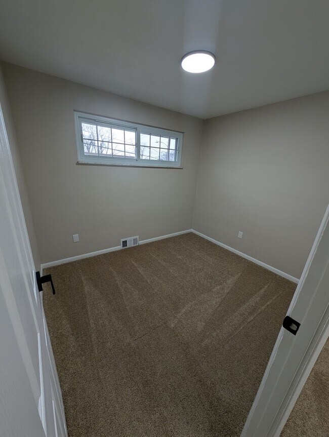 Building Photo - 3 Bed, 1.5 Bath Home in Penn Hills-- Available NOW!