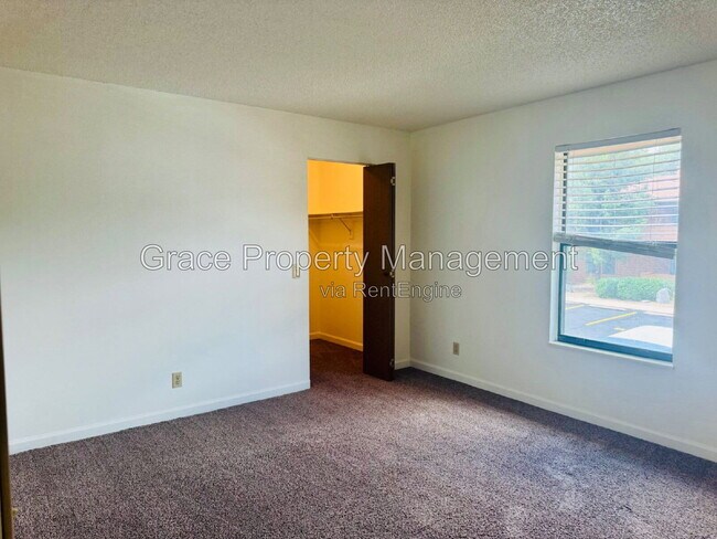 Building Photo - 3275 S Ammons St