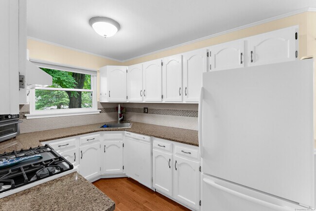 Building Photo - 31 Stevens Pl