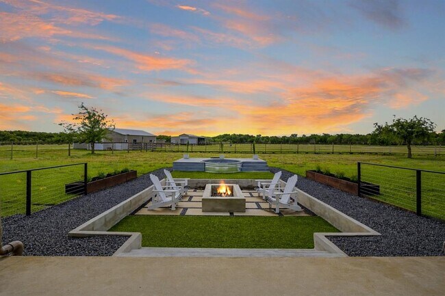 Building Photo - 215 Mesa Vista Dr