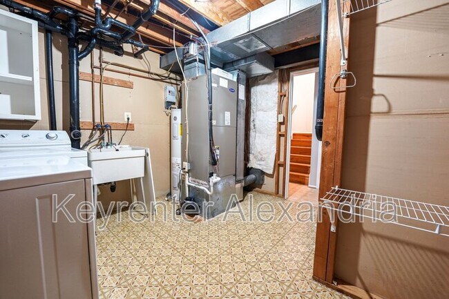Building Photo - 5901 Beech Tree Dr