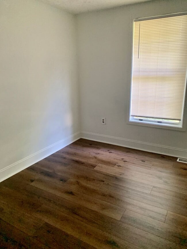 Building Photo - Gorgeous 3 Bedroom Townhouse in King George